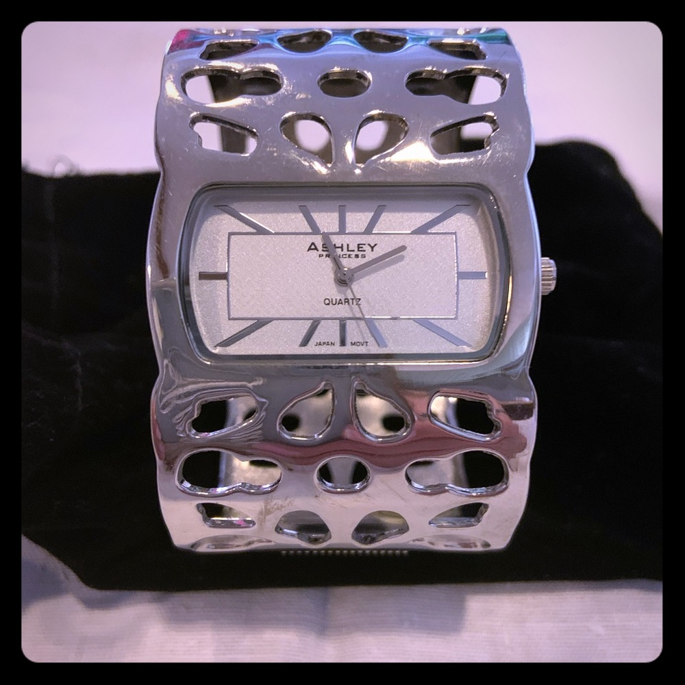 Bracelet style fashion watch
